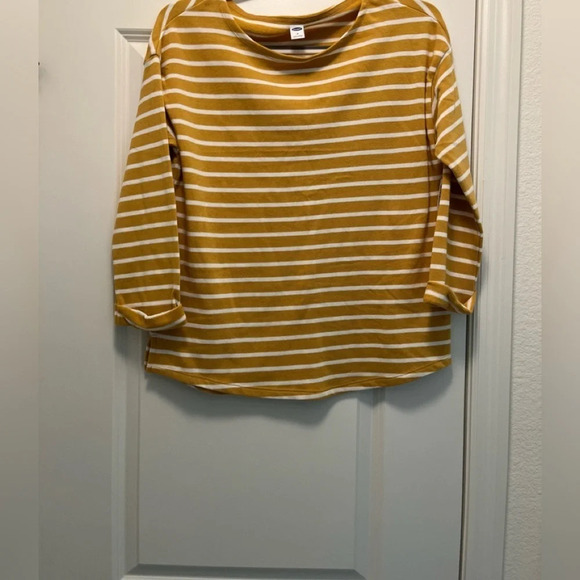 Old Navy Pull Over Sweater - Size Medium - Gold and White - Picture 4 of 8